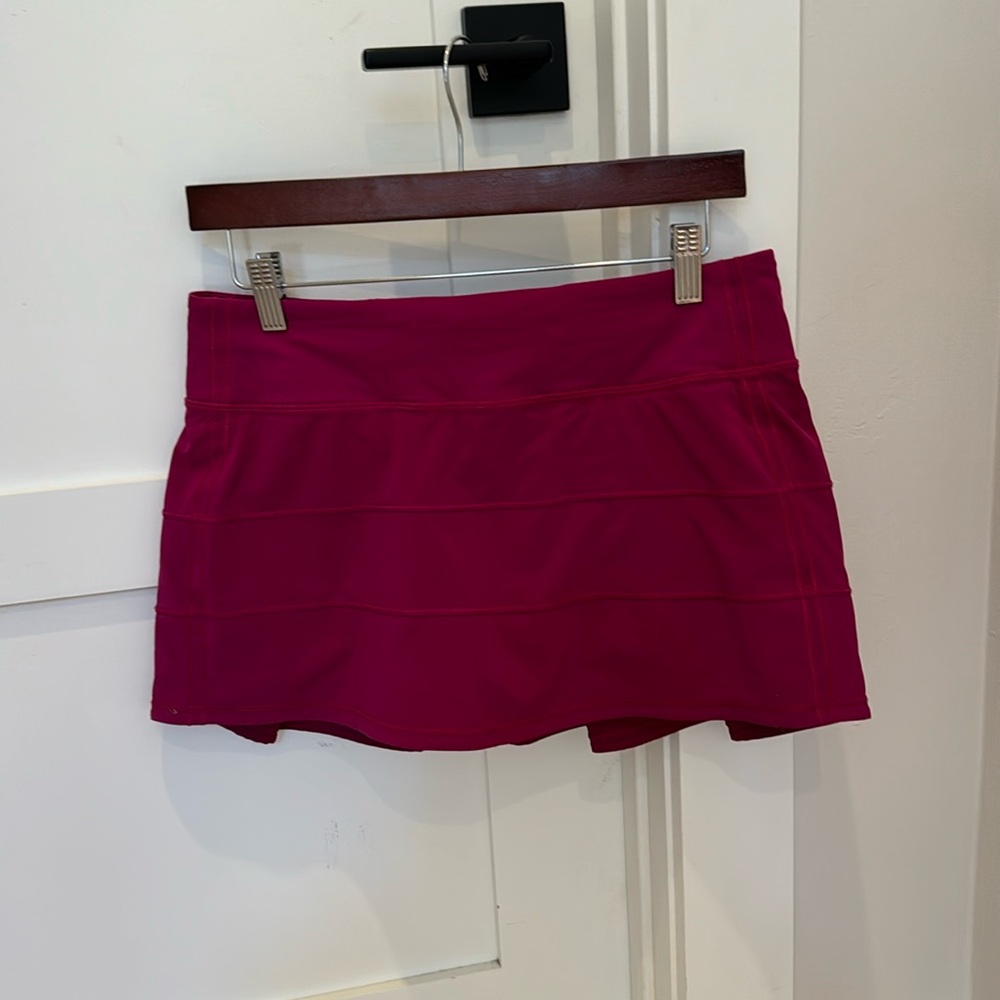 Lululemon pace rival skirt size 6; regular length; Berry; great condition!
